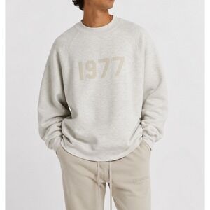 Fear of God Essentials 1977 Crewneck Sweatshirt Oatmeal Cream XXS Pullover Logo